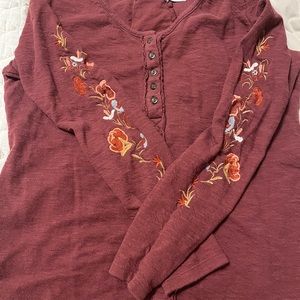 Aventura embroidered cotton top. Size Large